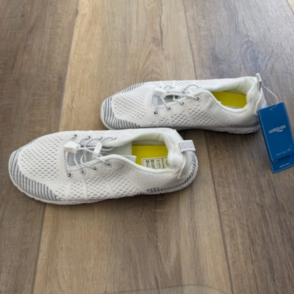 NEW WateLves Barefoot Water Shoes Women 7.5 (38)